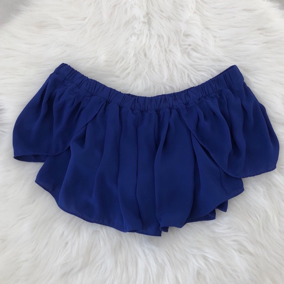 Bundle of Blue Crop Top & Striped Shorts, Medium - Picture 5 of 8